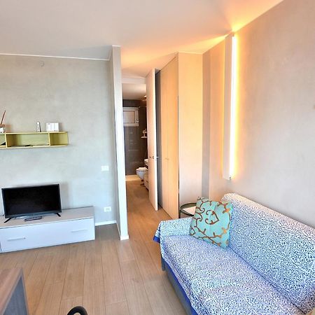 Leonardo Walsh Apartment With Lake View Torri Del Benaco Exterior foto