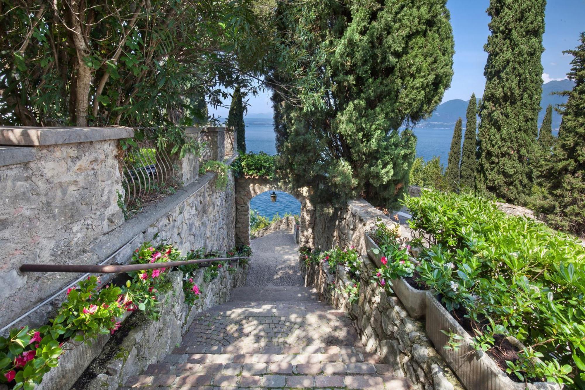 Leonardo Walsh Apartment With Lake View Torri Del Benaco Exterior foto
