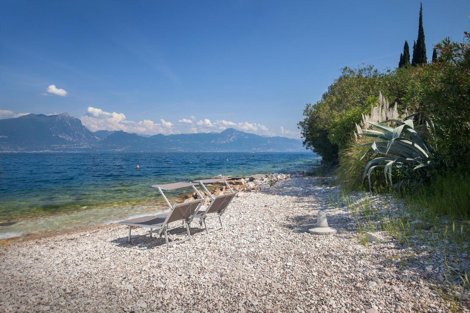 Leonardo Walsh Apartment With Lake View Torri Del Benaco Exterior foto